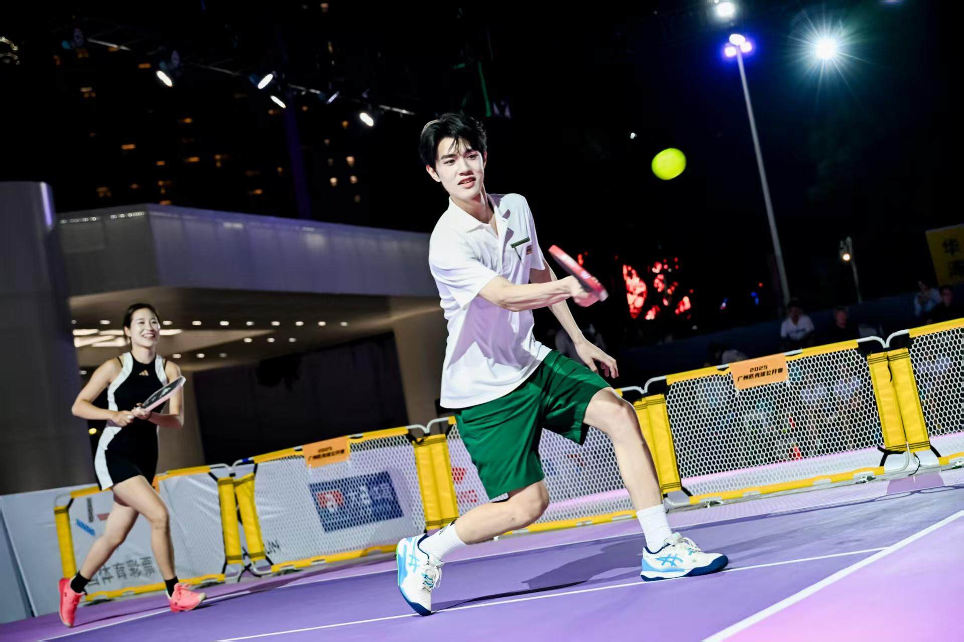 育中心, 克球女单冠, 场地灵活 育中心, 克球女单冠, 场地灵活