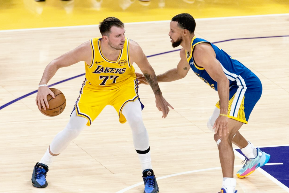 库里靠这俩 库里靠这俩