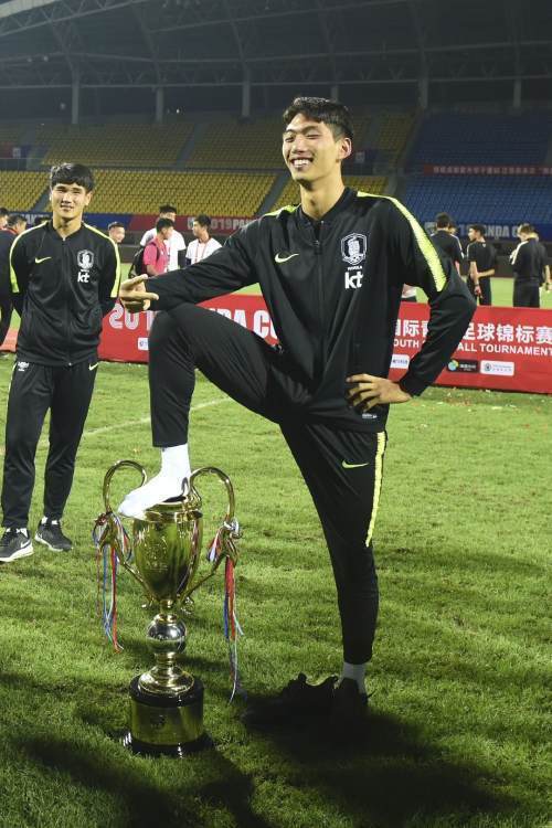 并且将在集, 值得注意的, 阿联酋